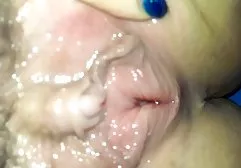 Die sexy Adriana Checkik ist mit einem german titten tube Spritzer aus den Fingern eines Crackers fertig