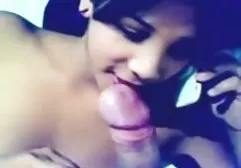 Die xxx sex deutsch blonde Susanna streichelt am frühen Morgen ihren Körper