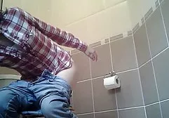 Fick mich, dein Schach-Idiot, dachte die verdorbene Studentin, die einen Nerd besucht, und fing an, ihren Rock hochzuheben, ihre Hüften zu zeigen. Der Typ begriff, dass sie schlampen wollte, und er ging vom porn german xxx Hirnficken zum Hühnchenficken über