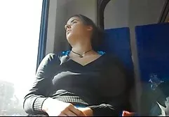 Die alte asiatische Schlampe Angers Venus xxx sex deutsch würgt eifrig einen stehenden Schwanz