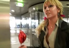 Das Baby, das draußen Yoga tut und saugt den Schwanz des xxx free german Kerls