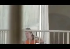 Zwei Bischkos haben einen Kerl xxx auf deutsch und er hat sie gefickt