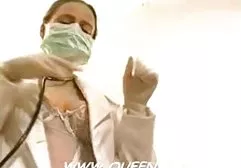 Asiatische Krankenschwester lutscht den Schwanz der Patientin und masturbiert ihn mit german casting porn ihren Beinen