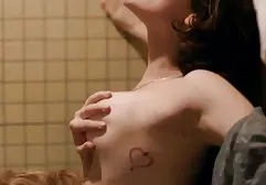 Brünette bei einem german free porn tube Casting vor Krebs gebeugt