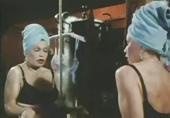 Sehr dünne german street xxx Blondine zeigt ihren Körper