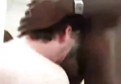 Zwei junge Masseurinnen in einem Massageraum german amateur casting porn