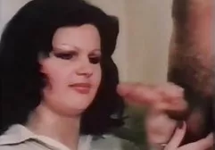 Mein dünnes xxx retro german Mädchen masturbiert meinen Schwanz