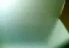 Reifer Kerl fickt ein junges Küken auf einer Matratze xxx hd german