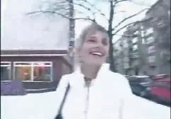 Die saftige xxx casting deutsch Blondine leckt den dicken Rumpf ihres Fickers und dreht sich nach hinten, so dass der elastische Bolzen des Typen ihr nasses Loch durchbohrt