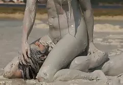 Das vollbusige vintage xxx german Mädchen Lena Paul entspannte sich und wurde von einem Masseur gefickt