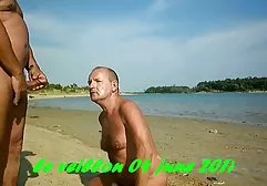 Schöner schwarzer Mann xxxvideo deutsch fickt eine Blondine mit einem großen Schwanz auf einem Billardtisch